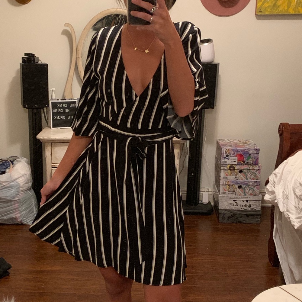 V neck dress